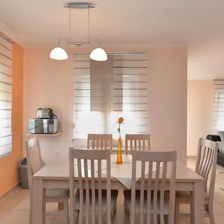 Apartment Anto 1772 Pula